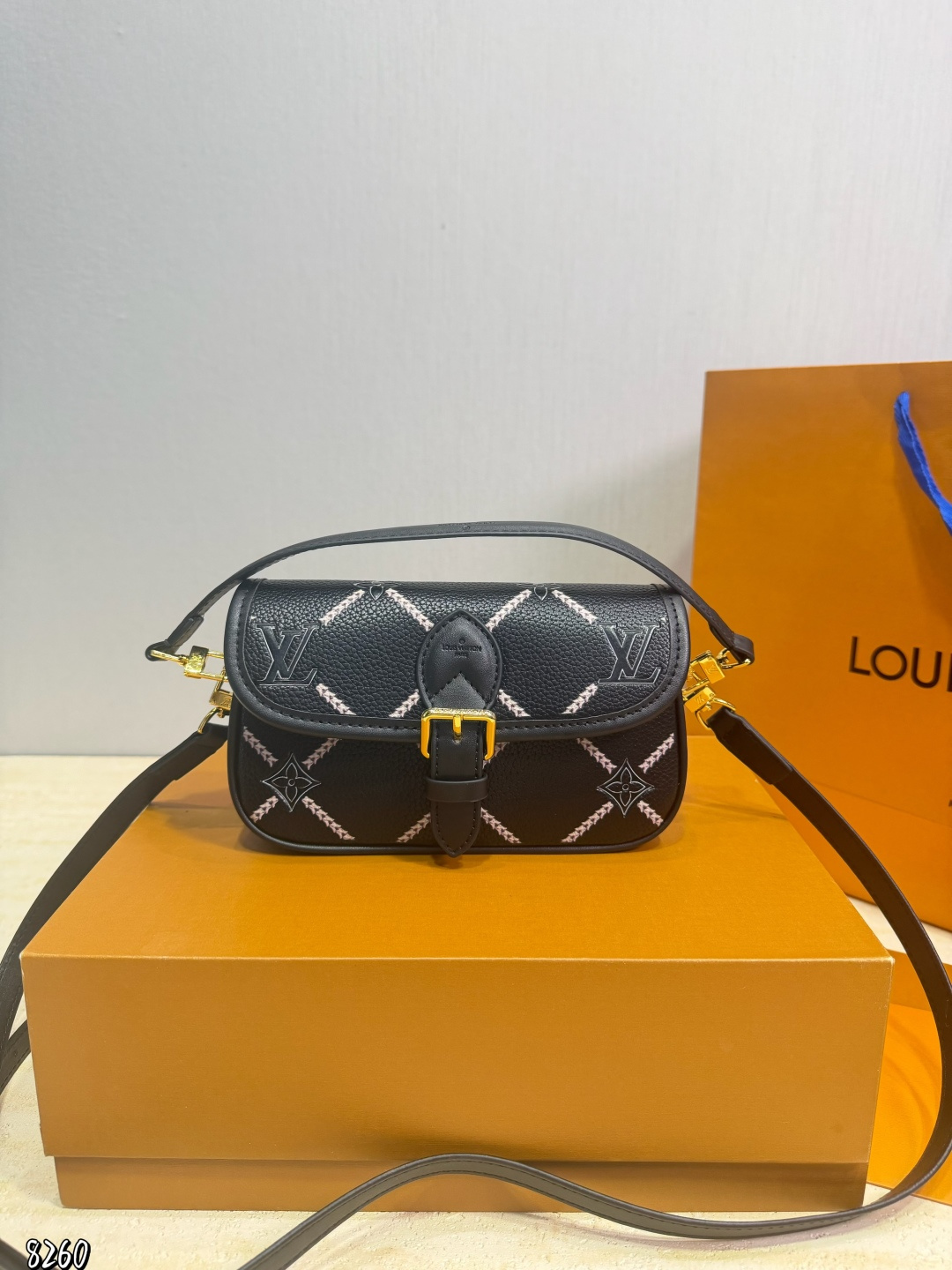 Louis Vuitton LV Crossbody Carry Shoulder Carry Gift Box Included